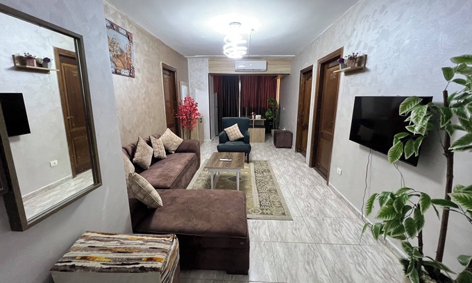 As-Sayidah Zaynab Apartment | Luxury Downtown Apartment with Stunning View – 3 Bedrooms, Sleeps 8, 2 Bathroom