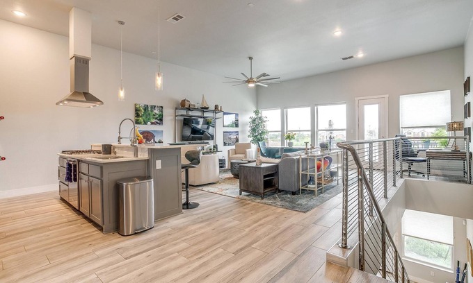 Fort Worth House | LUXURY DOWNTOWN FORT WORTH VILLA, WALK TO EVERYTHING