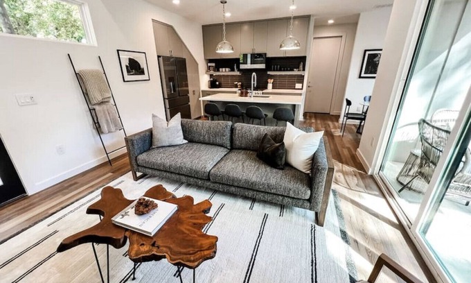 Holly House | Luxury Downtown Home w/Hot Tub Near Lake in Holly