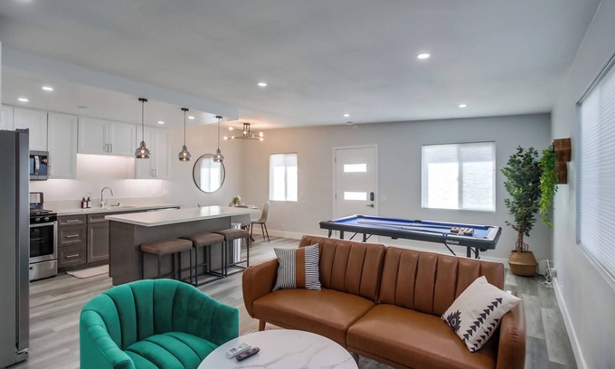 Stockton House | Luxury Downtown Oasis with Spa