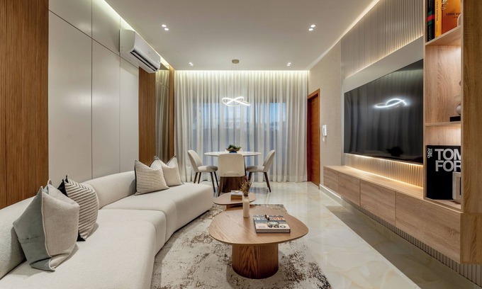 Ensanche Naco Condo | Luxury Downtown Stay ~ 11th FL ~ Jacuzzi, Gym, City Views @Naco