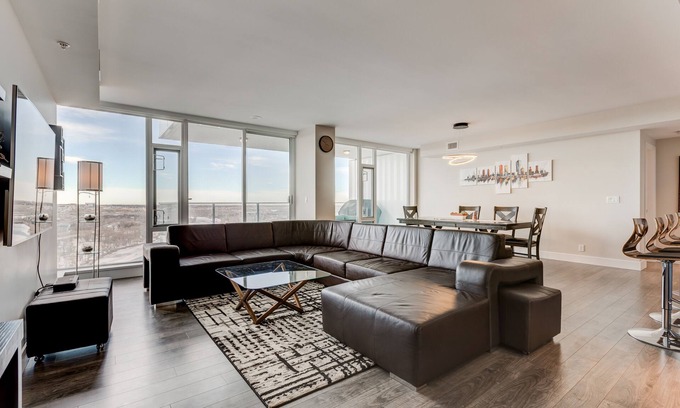 East Village Condo | Luxury Downtown Sub-Penthouse Condo on Riverfront - Near Stampede (1320 sq ft)