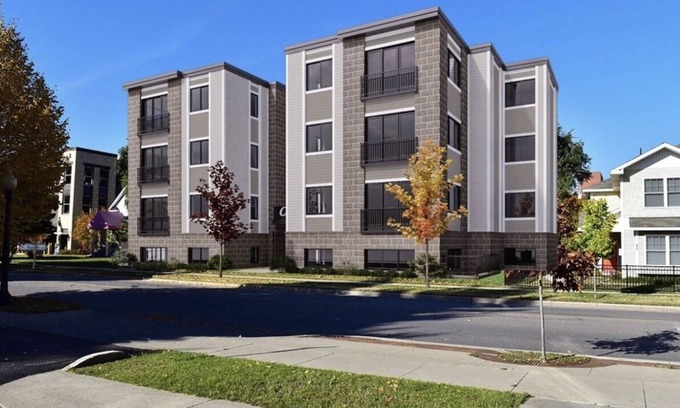 Traverse City Condo | LUXURY DOWNTOWN TRAVERSE CITY CONDO- CAPRI 1- NEW KING BED
