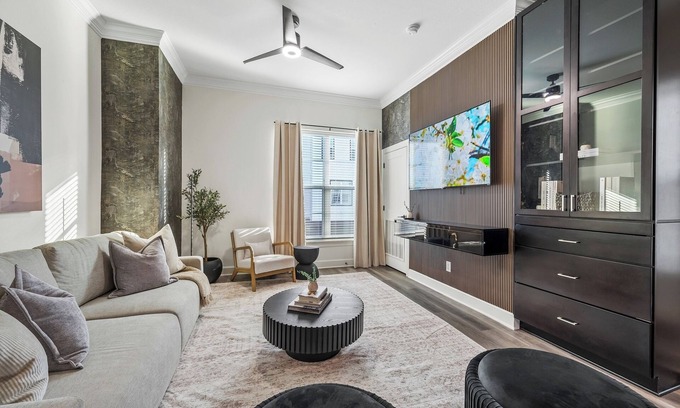 Tyler House | Luxury Downtown Townhouse w/Game Room and Gated Lot