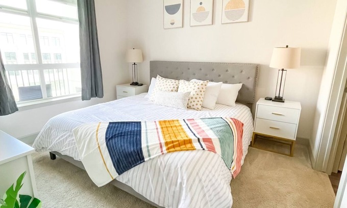 Rio Grande Apartment | Luxury Downtown Apt- King Bed-1Gb wifi