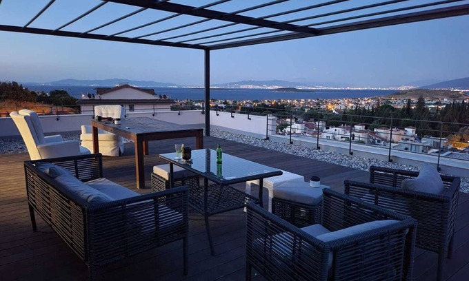 Urla Apartment | Luxury Duplex Apartment with pool