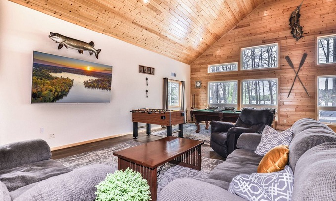 Eagle River House | Luxury Eagle River Chain Home- Trail access, Free Firewood, & High Speed WIFI!