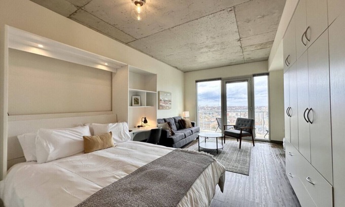 Milwaukee Apartment | Luxury East Side Studio Apt Near Brady St with Balcony