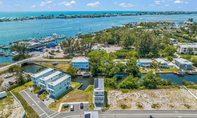 Cortez House | Luxury eco-friendly home, Boat Slip, Tesla Charger -Salt and Sand at Hunter's Po