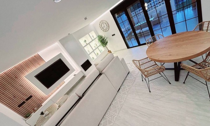 Cabrita House | Luxury edge seaside pool wifi parking