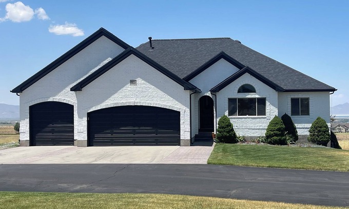 Erda House | Luxury Erda Home w/Private Pool, Hot Tub, Beautiful Lake & Mountain Views