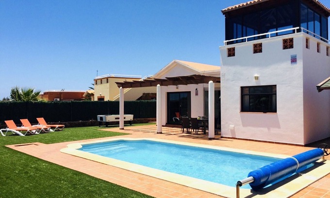 Caleta de Fuste Villa | Luxury villa, sleeps 7. Roof top overlooking golf course. Private pool.