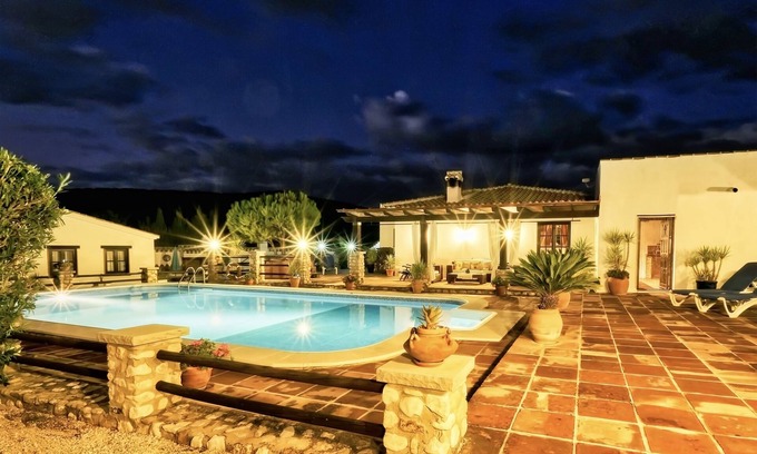 Villanueva del Trabuco Apartment | Luxury holiday retreat, 2 swimming pools, jacuzzi, free fast Wi-Fi, Equestrian.
