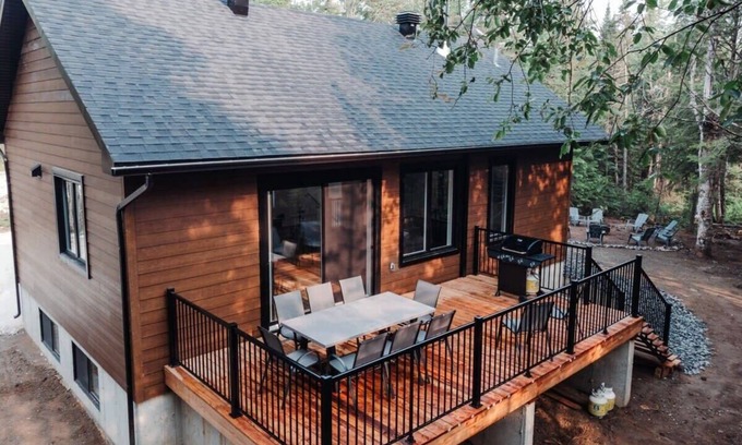 Amherst Ski Chalet | Luxury Escape at Sezona – Spa & Water Access