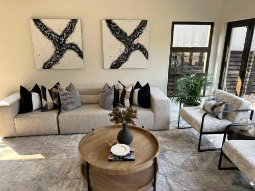 Hartbeespoort House | Luxury Escape - Pecanwood Golf Estate - Hartbeespoort