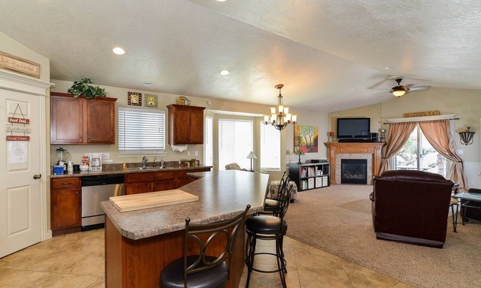 West Valley City House | Luxury Executive Duplex Main Level * Huge Master * Large Kitchen * Fireplace