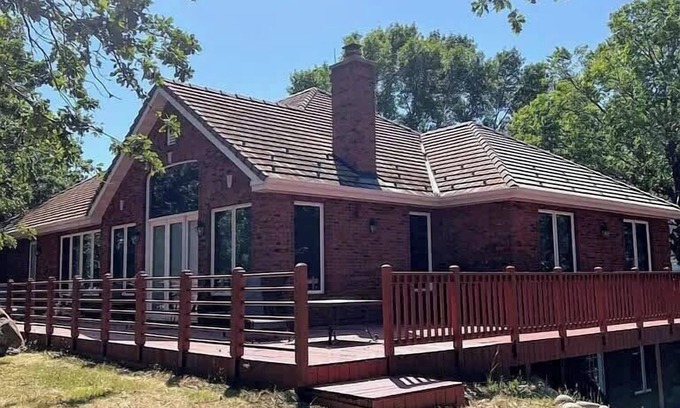 Big Stone City House | Luxury Family 5BR Lakefront private boat launch