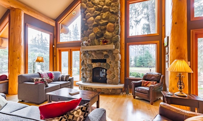 Nicklaus North House | Luxury Family Chalet, Nicklaus North Golf Course, Mountain View, Hot Tub & Garage