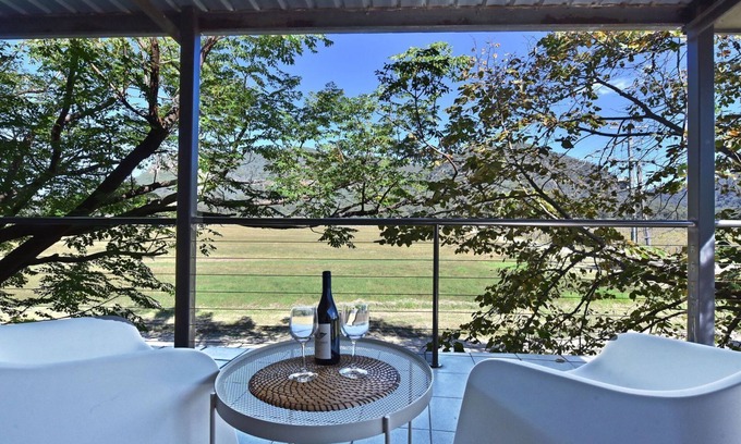 Fordwich House | Luxury Family Escape - Open Living & Commercial Kitchen - Entertainers Paradise at Milbrodale Estate