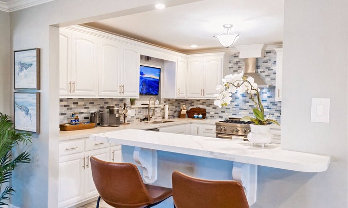 Long Beach House | Luxury Family-Friendly | Short Walk to Beach