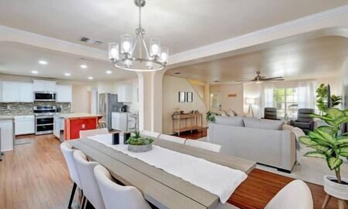 West San Antonio House | Luxury Family Getaway w Private Pool