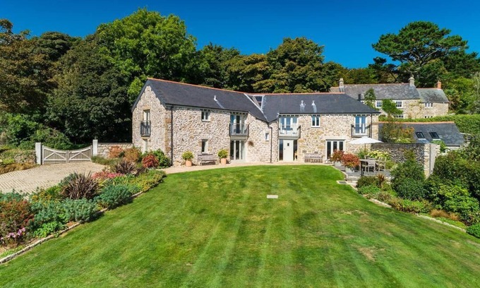 Helford Passage House | Luxury Family Getaway With Breathtaking Views