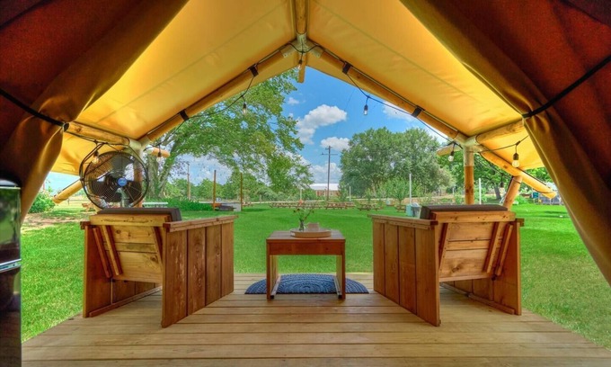 Navasota RV Rental | Luxury Family Glamping at BeeWeaver Honey Farm