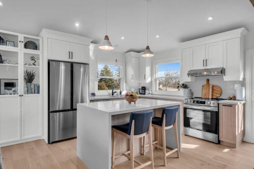 Burlington House | Luxury Family Home in Burlington