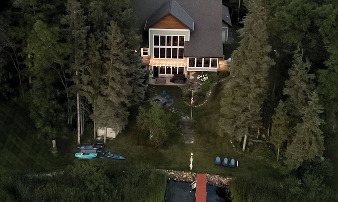 Nisswa Cabin | Luxury Family Lake Home-Hot tub, Sauna, Peloton, Game Tables, Mini Sport Court!