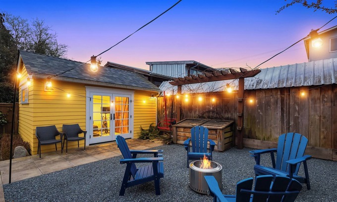 West Woodland House | Luxury Family Retreat! ~ PacMan ~ Peloton ~ DogsOK