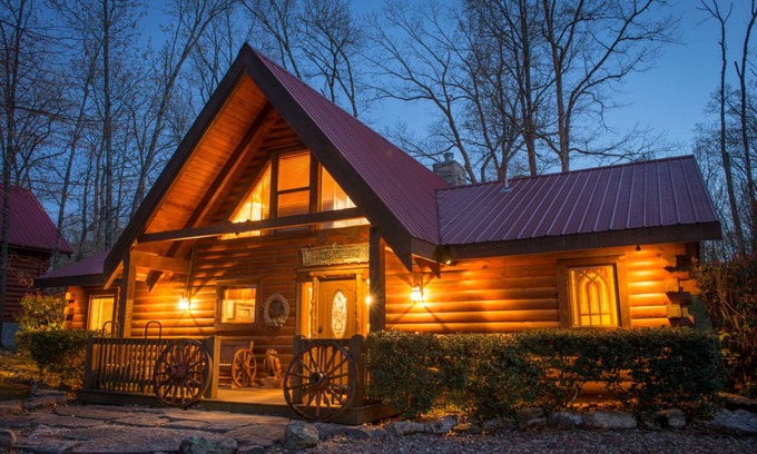 Branson Cedars Cabin | Luxury Family Retreat, Memories Made Here. Hot Tub, Wifi, BBQ,Outdoor Activities