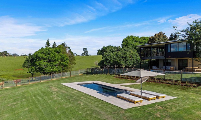 Maleny House | Luxury Farm Escape in Maleny - 2 minutes to Maleny Town