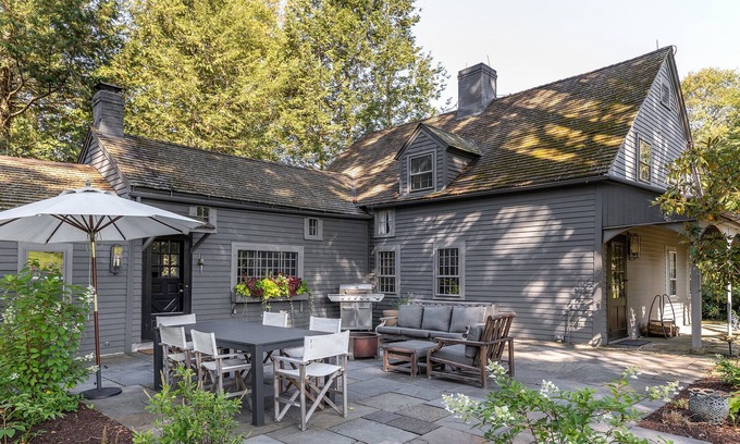 Lakeside Cottage | Luxury Farm House w/Guest House and Pool on 2 acres adjoining State Park
