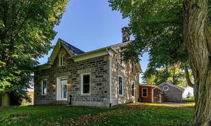 Puslinch House | Luxury Farm w/ pool & hot tub. Weekend Getaway