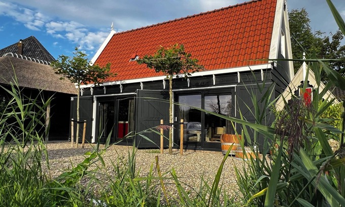 Ilpendam Cottage | Luxury Farmhouse Cottage With Home Cinema Next to Amsterdam and Volendam