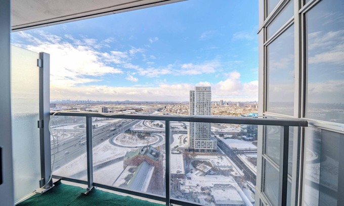 Agincourt Condo | Luxury Farmhouse High-Rise Condo With CN Tower City View, Pool, Hot Tub