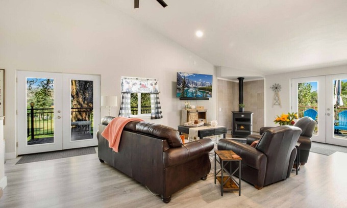 Carbondale House | Luxury Farmhouse Retreat