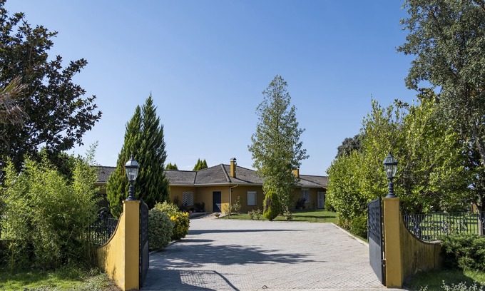 Velada House | Luxury Finca in Gredos, Horse Riding, Tennis, Soccer, Fishing,