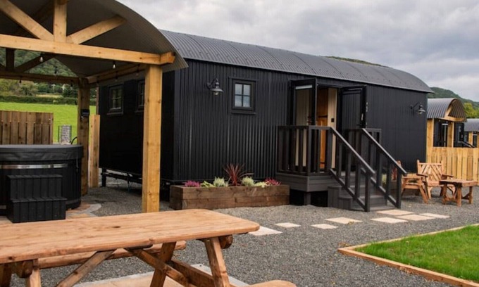 Glenariff Cabin | Luxury Five Person Shepherd Hut