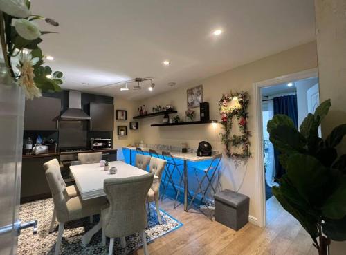 Tower Hamlets Apartment | Luxury flat 4BR in Canary Wharf