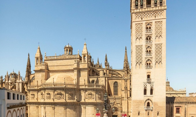 Santa Cruz Apartment | Luxury flat at the foot of the Cathedral