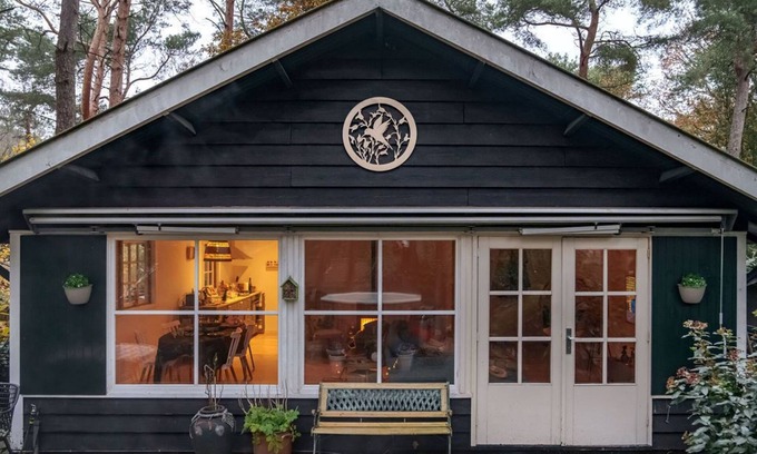 Langstraat Cottage | Luxury forest house with hot tub, bath and rain shower in the forests of Limburg