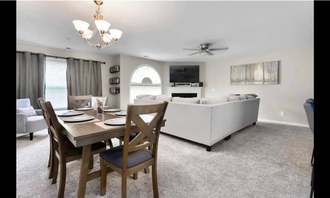 Greensboro Condo | Luxury Full 2 BR 2 bath condo in great location