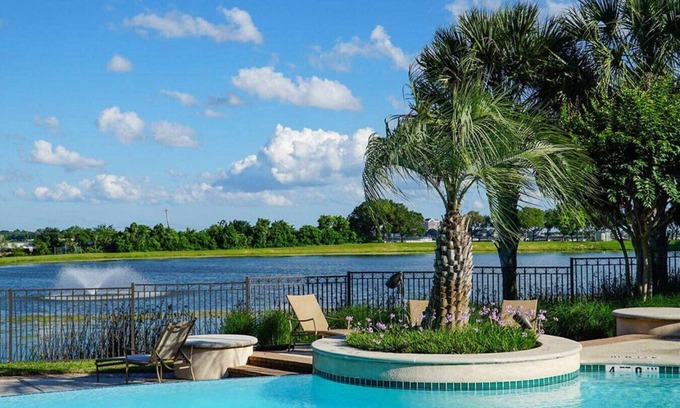 Nassau Bay Apartment | Luxury Fully Furnished Apartment by the Lake