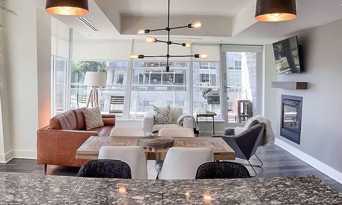 Downtown Apartment | Luxury furnished executive suite with fireplace