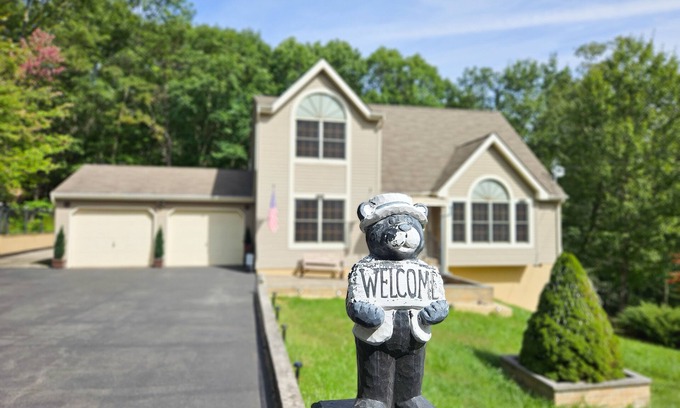 Bushkill House | Luxury getaway in vibrant woods, Jacuzzi, Hot Tub, Pool, Star Gazing.