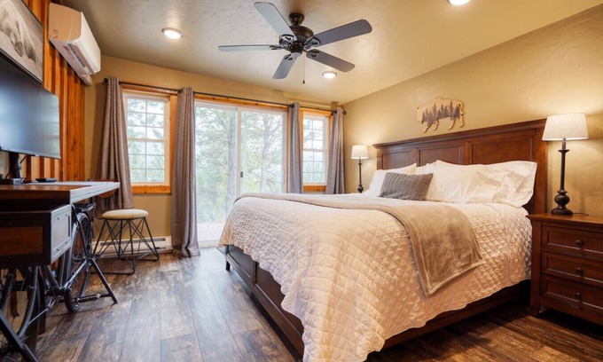 Hot Springs Cabin | Luxury Getaway Near Mineral Spa - Ponderosa Cabin