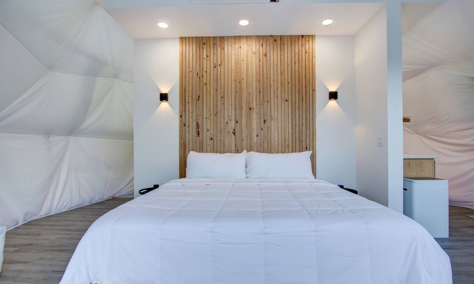 Pearcy Cabin | Luxury Glamping Dome “Sol” in countryside with hot/tub near Hot Springs