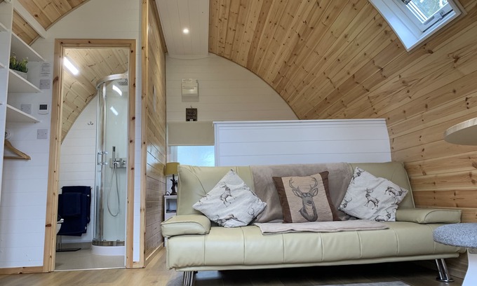 West Heslerton Cabin | Luxury Glamping Pods on a secluded quiet site. 1 Unit available.