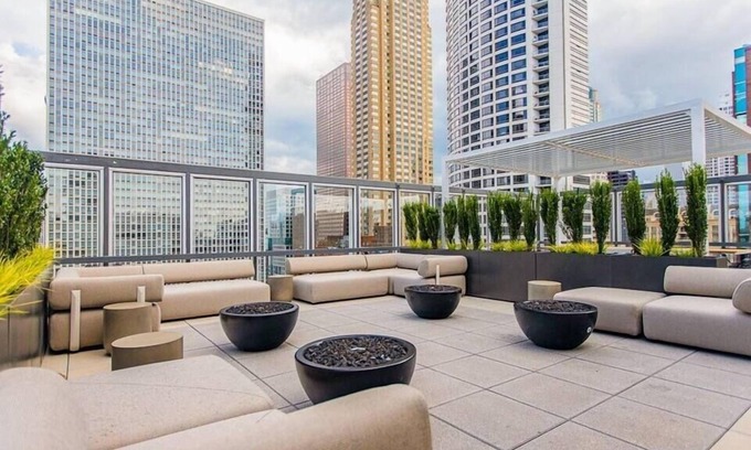 Rush and Division Apartment | ✨💫Luxury Gold Coast Home w/ Rooftop Pool & Gym 💫✨